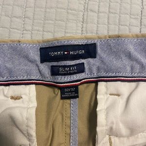 Tommy Hilfiger Men’s Khaki Pant
